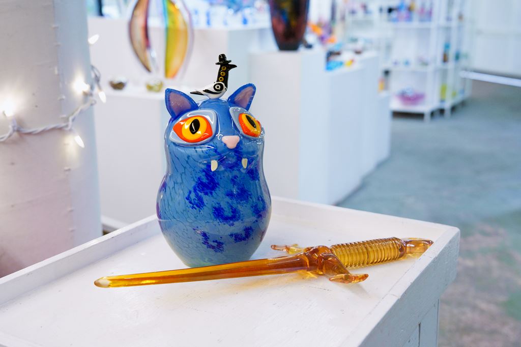 A glass blown sculpture of KPop Demon Hunters character, Derpy, created by Sheridan alumna Alyssa Getz