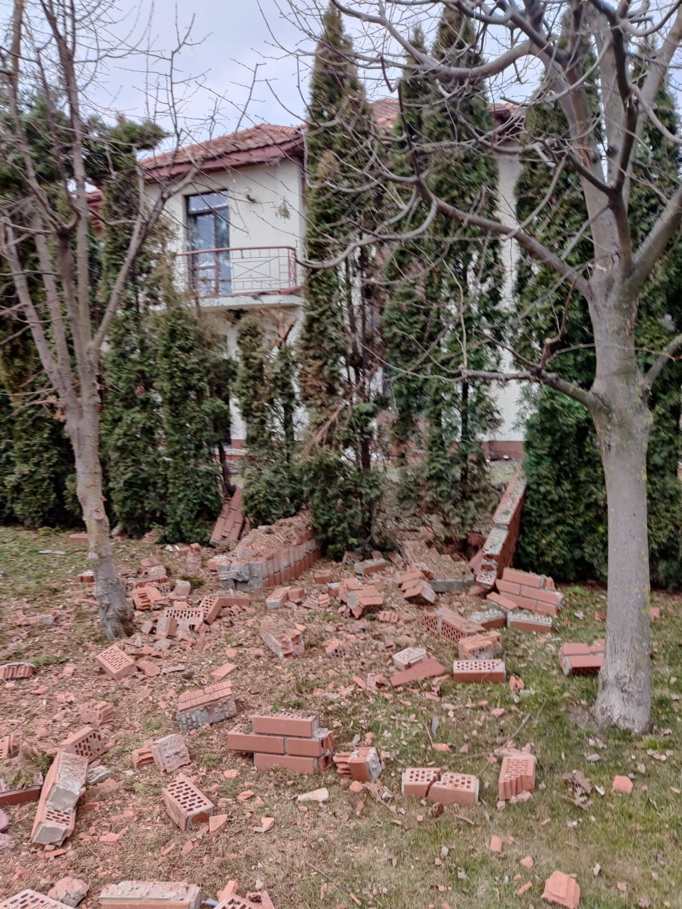 broken-fence-bohdana