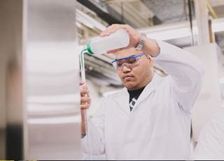 Chemical Engineering Technologist in lab